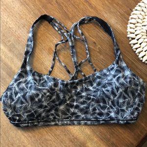 Lululemon size 6 sports bra